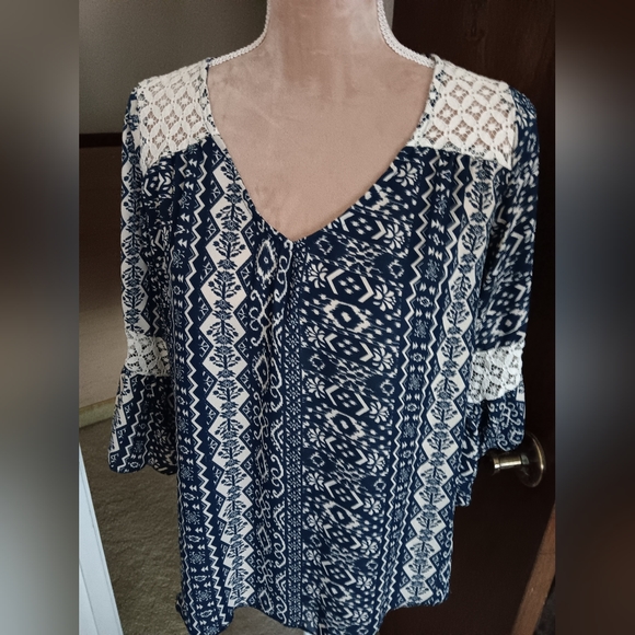 Rue 21~Dark Blue White Geometric & Floral Lace Bell Sleeve V-Neck Blouse - Picture 1 of 12